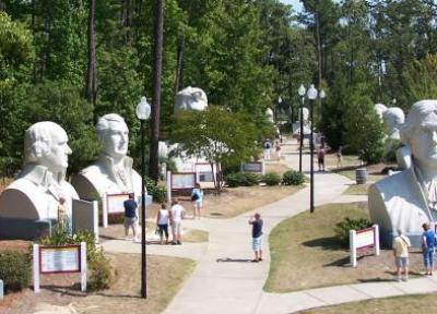 سفر به آمریکا: مجسمه های نیم تنه غول پیکر متروک در پارک رئیس جمهورها