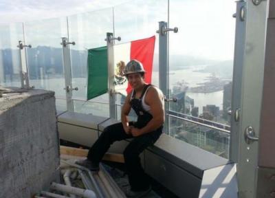 ماجرای کارگری که پرچم مکزیک را بر فراز ساختمان هتل ترامپ در ونکوور آویخت