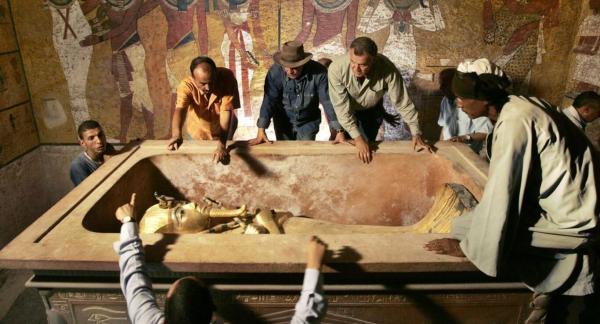 کاشفان مقبره توت عنخ آمون چه کسانی بودند؟