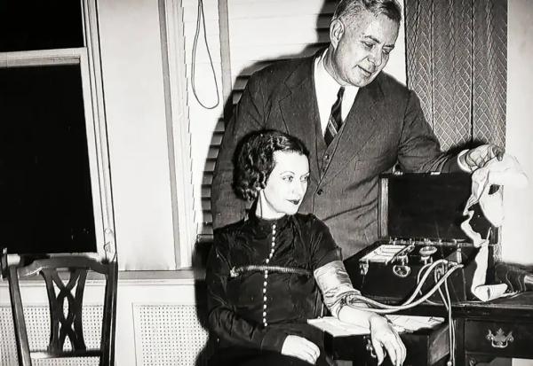 چگونه خالق زن شگفت انگیز پایه گذار نخستین شکل دروغ سنج شد: پیوند میان حقیقت، روان شناسی و طناب جادویی